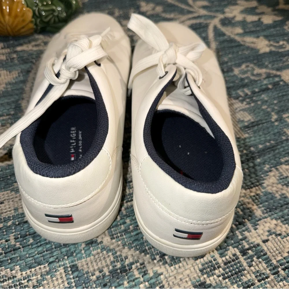 •Tommy Hilfiger• Classic Sneakers - Picture 5 of 8